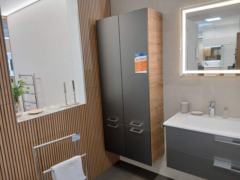 abverkauf-hochschrank-b-cla-70-cm-voe-1